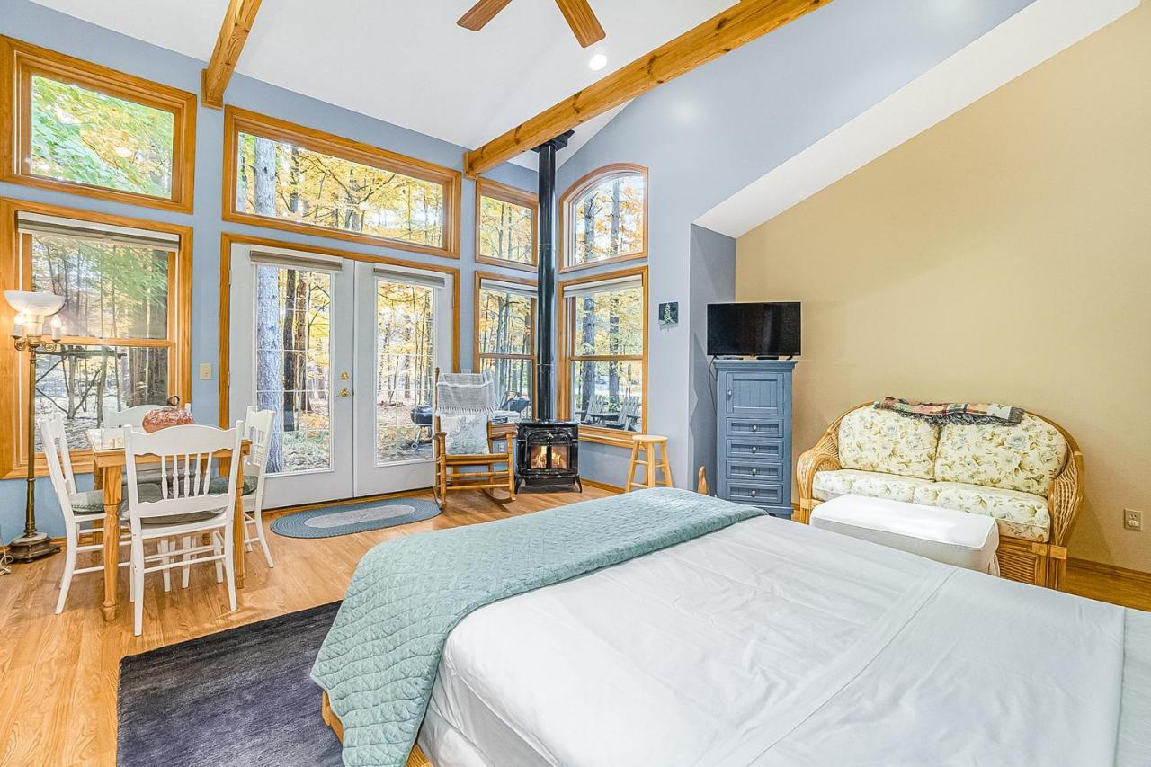 Saltbox Villa Thompsonville Eksteriør bilde